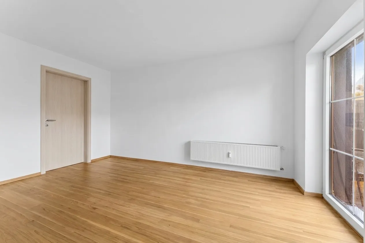 Esszimmer, Blick zur Balkontür