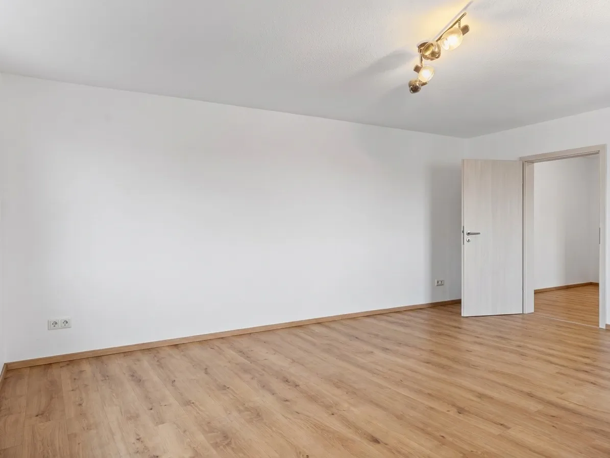 Wohnzimmer, Blick zur Tür