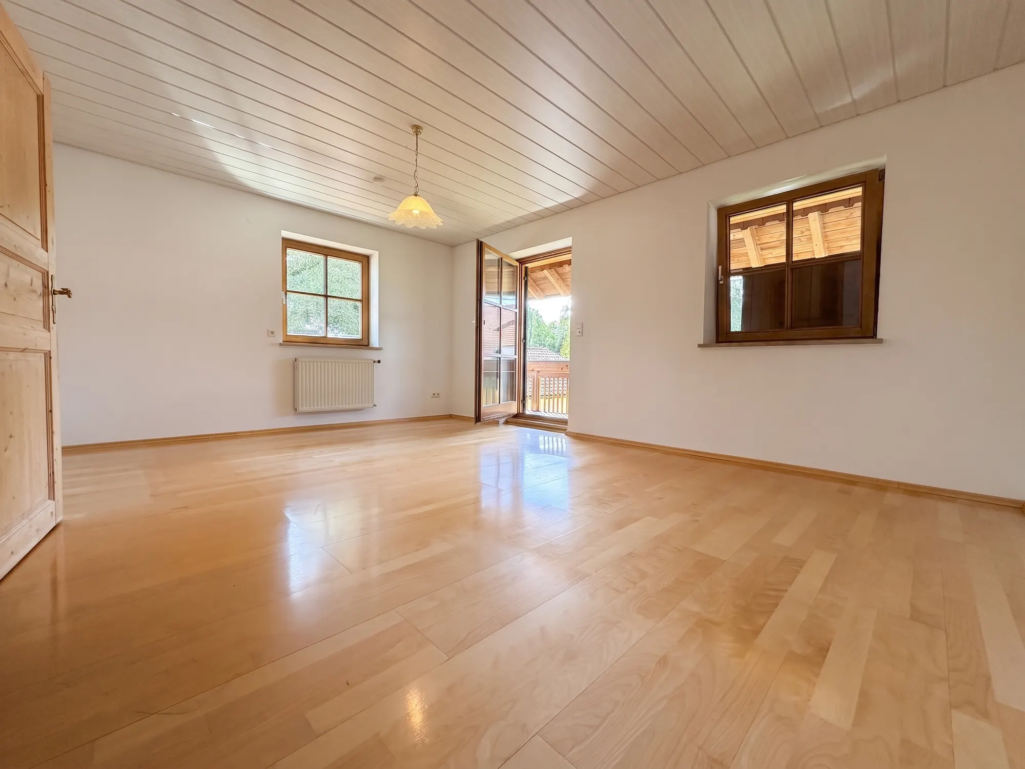 Schlafzimmer im 1. OG mit Balkontür