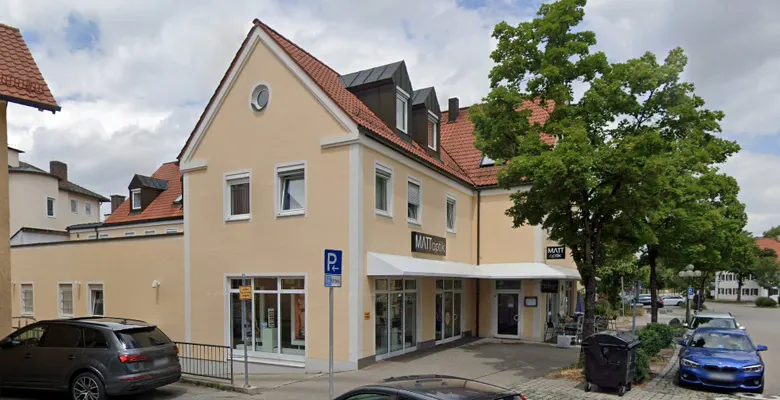 Gewerbeobjekt mit Läden, Büros, Praxen und großer Tiefgarage in Bad Wörishofen