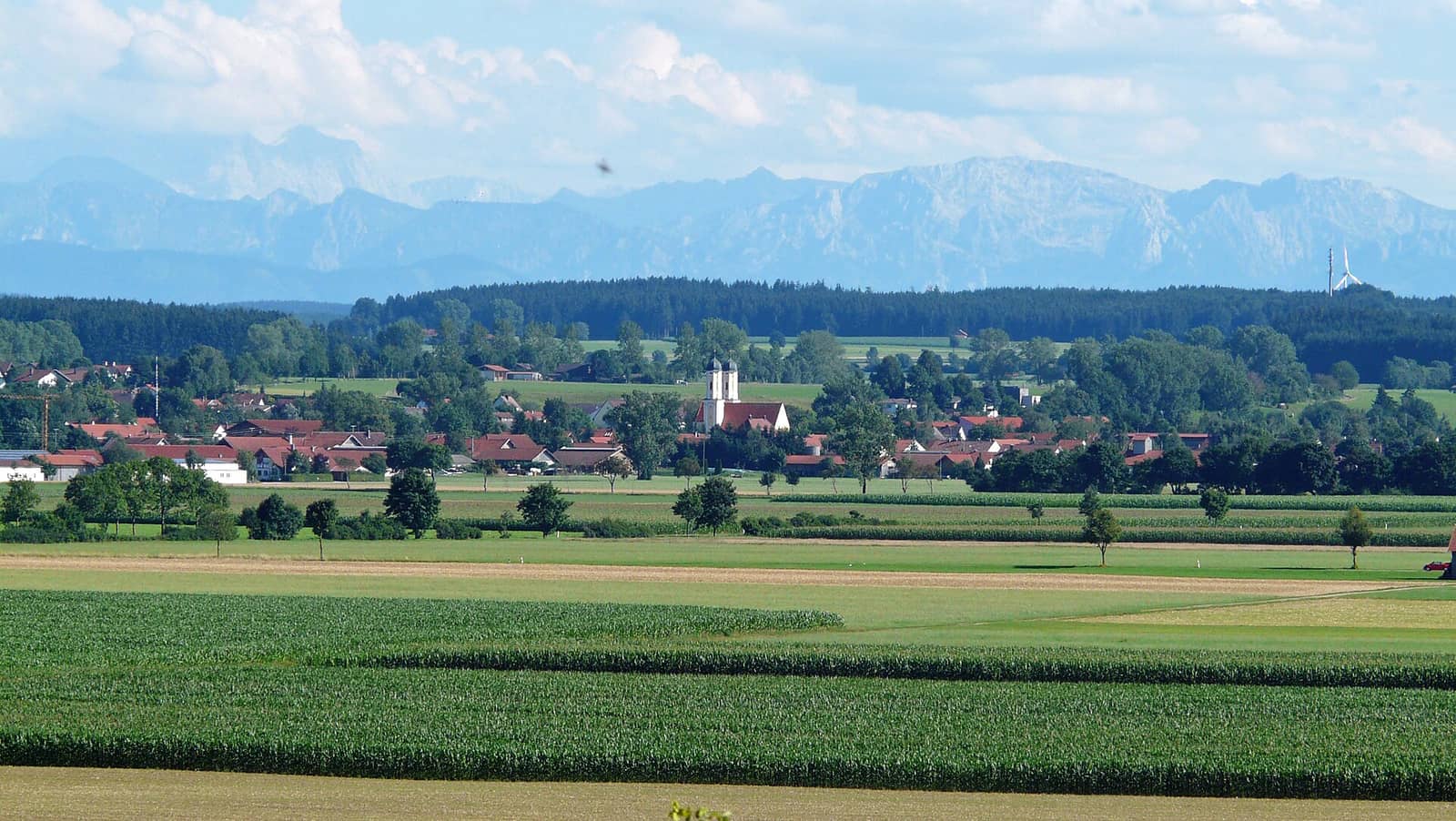 Germaringen vor der Kulisse der Allgäuer Alpen